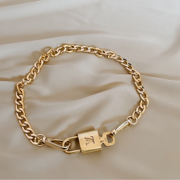 LV Lock & Key necklace Box set - Picture 9 of 11